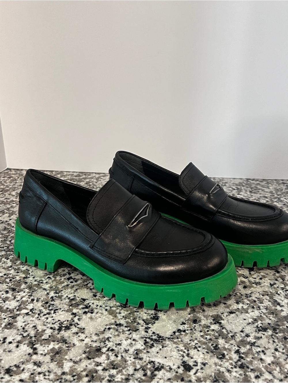 Steve Madden Black Chunky Lug Sole Loafers Green Platform Women’s Size 8